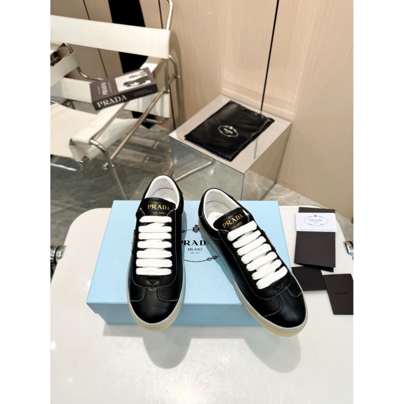 Pra*a casual shoes
